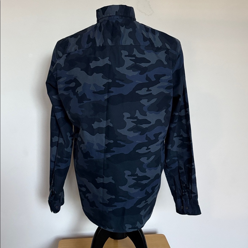Banana Republic Untucked Slim Fit Men's Camouflage Button-Up Shirt Size Large - Picture 2 of 10